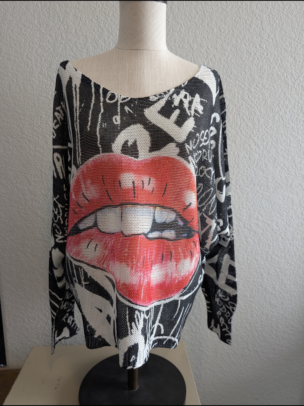 Loowie Graphic Black & White Sweater with Red Lip Print Rockability Punk